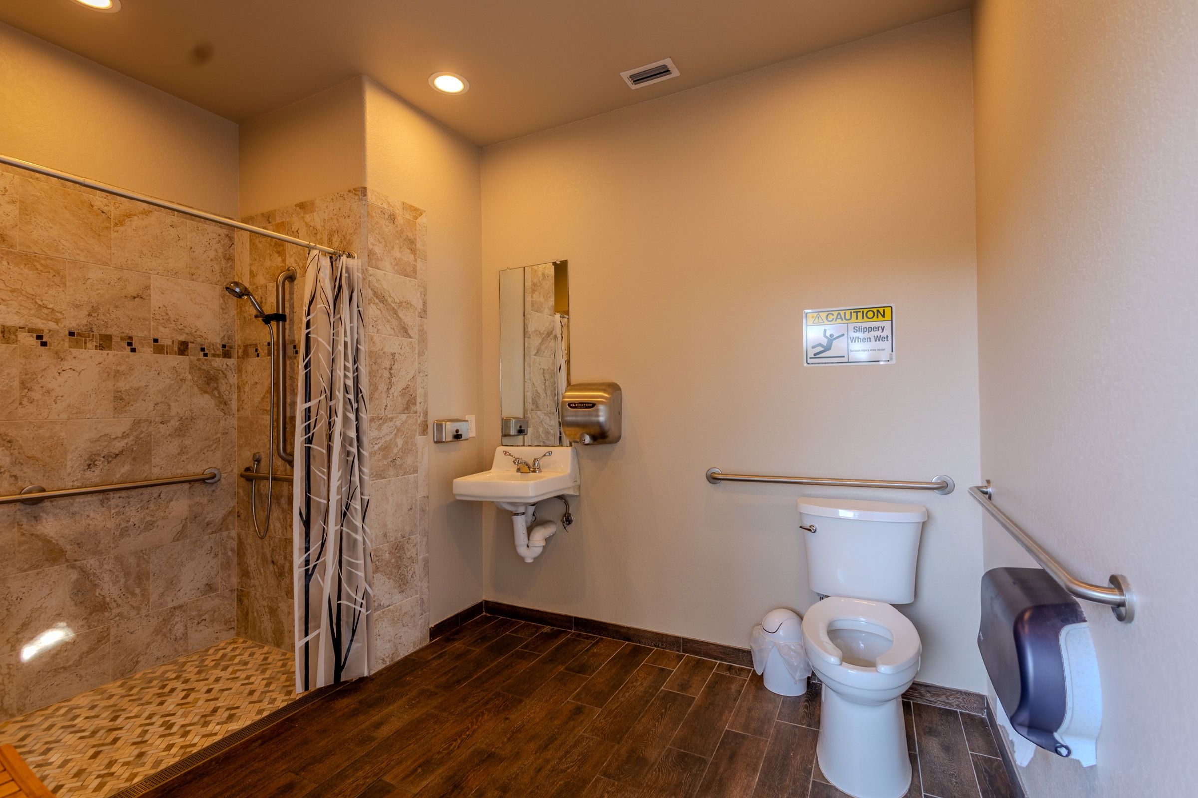 Accessible bathhouse